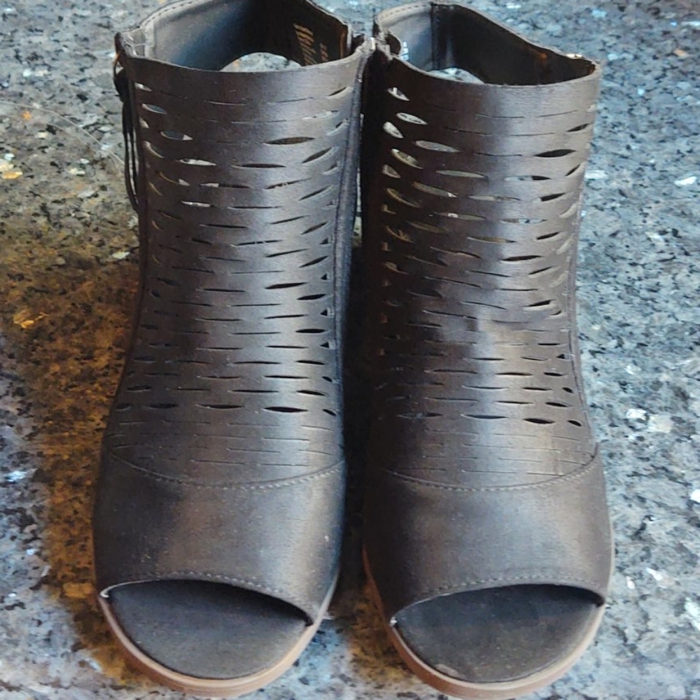 American eagle shoes size 8 w